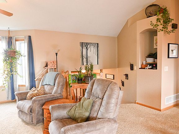 5th image of 705 25th Ave NW
