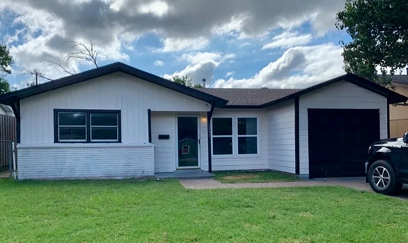 3 bed, 100 sqft, $1,500 — Photo 1