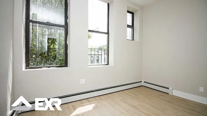 Rented by EXR | media 18