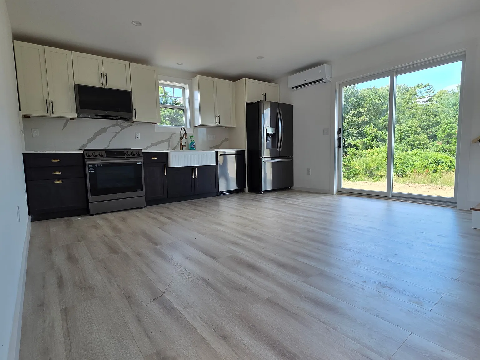 1 bed, 600 sqft, $2,400 — Photo 4