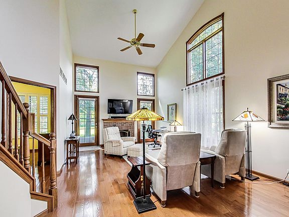 3rd image of 207 Wildflower Ln