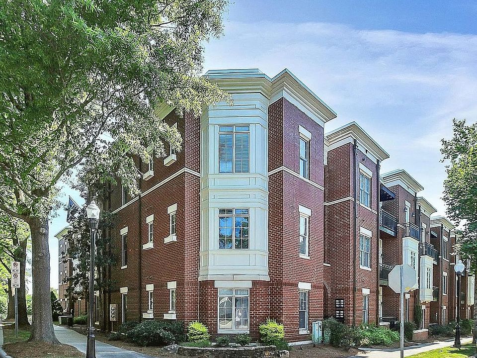 1st image of 725 Garden District Dr