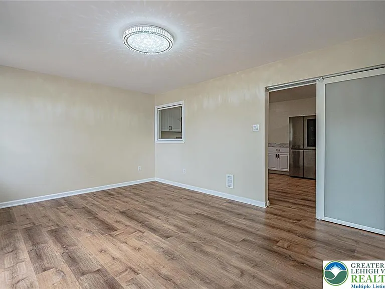 5650 Greens Dr — Photo 13