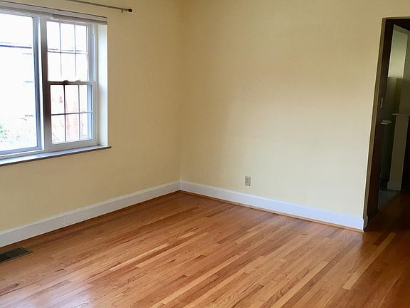 Living room - view 1