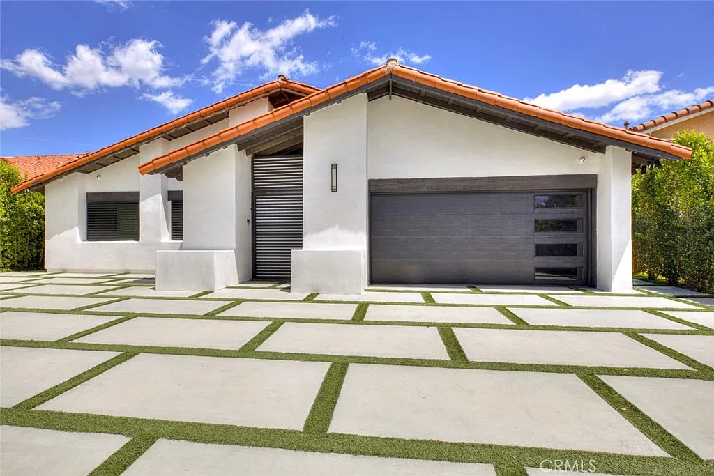 4 bed, 2353 sqft, $7,500 — Photo 1
