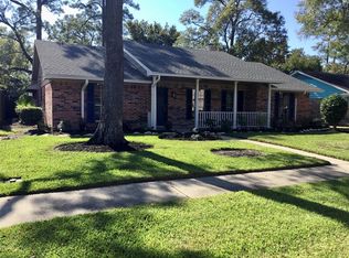 915 Hackberry St, La Porte, TX 77571