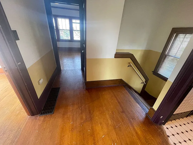 414 N 19th Ave E — Photo 10
