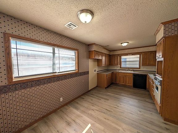 5th image of 9406 E 38th St