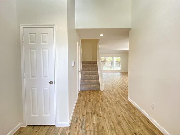 4th image of 18143 Holly Forest Dr