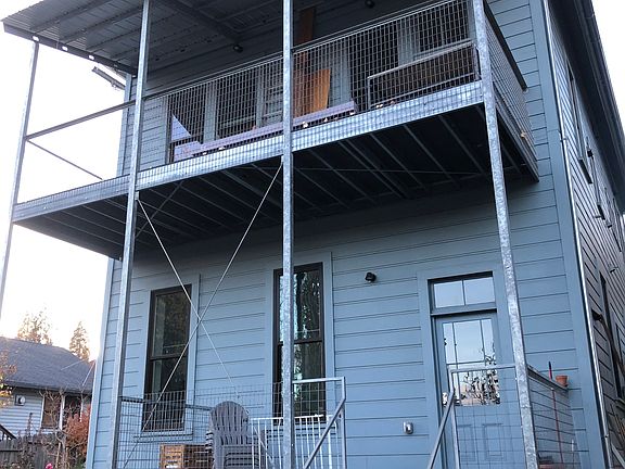 lower unit is unit 2 with porch