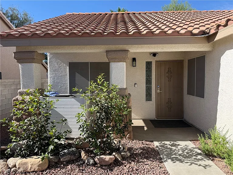 1043 Misty Rose Ave — Photo 2
