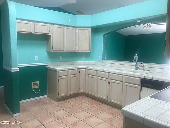 3rd image of 3241 Pioneer Dr