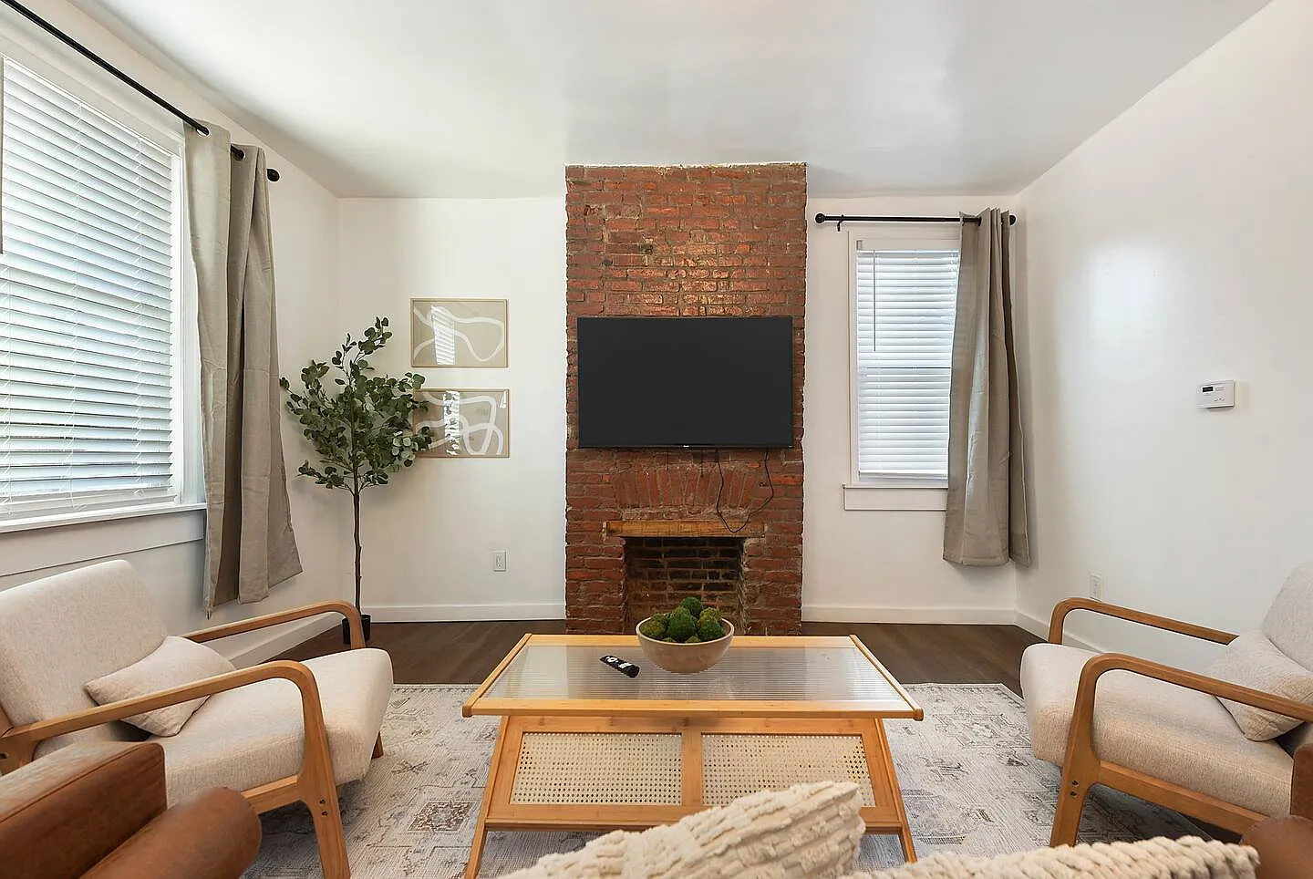 3 bed, 1200 sqft, $1,499 — Photo 2