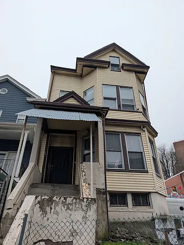 866 Main St #2 Photo 1