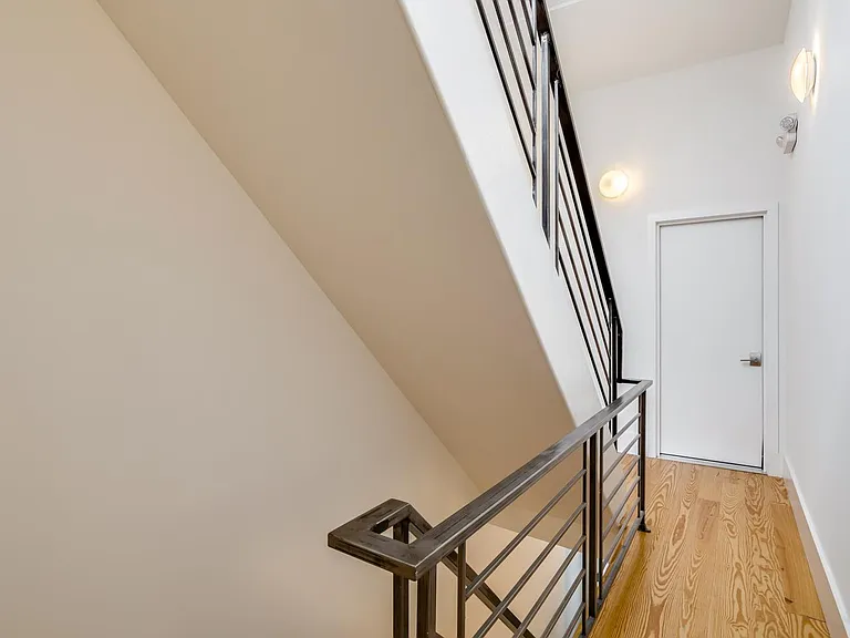 1924 E Dauphin St #3R — Photo 5