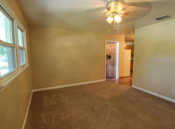 4th image of 9 Mary Esther Dr
