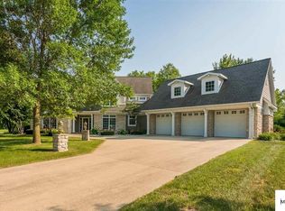 2270 Country Club Dr, Mason City, IA 50401