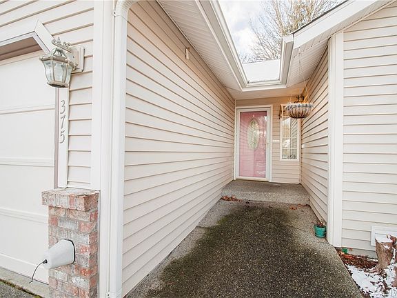 3rd image of 375 Blackstone Ct