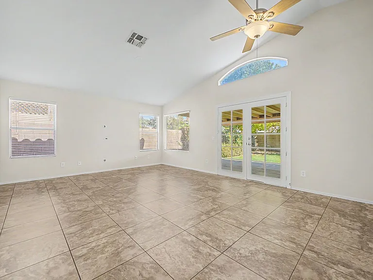 7435 W Louise Dr — Photo 6