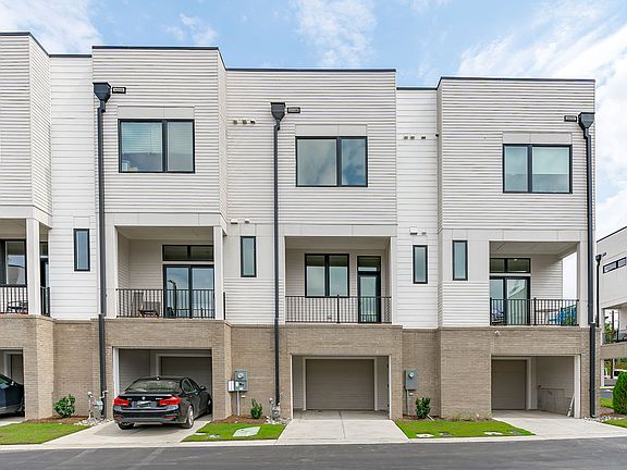Elliott Square Community (Rear View)