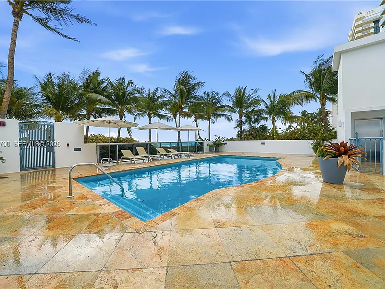 5801 Collins Ave #700 — Photo 38