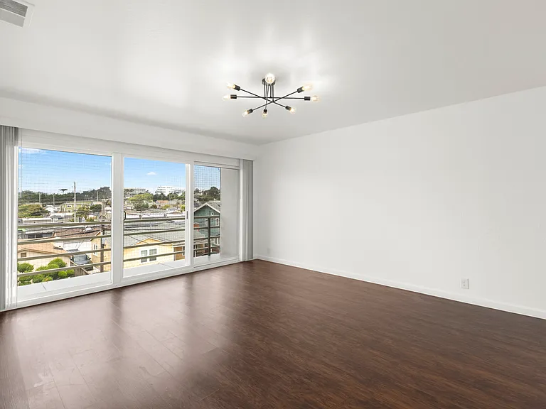 The Edgeworth Apartments — Photo 12