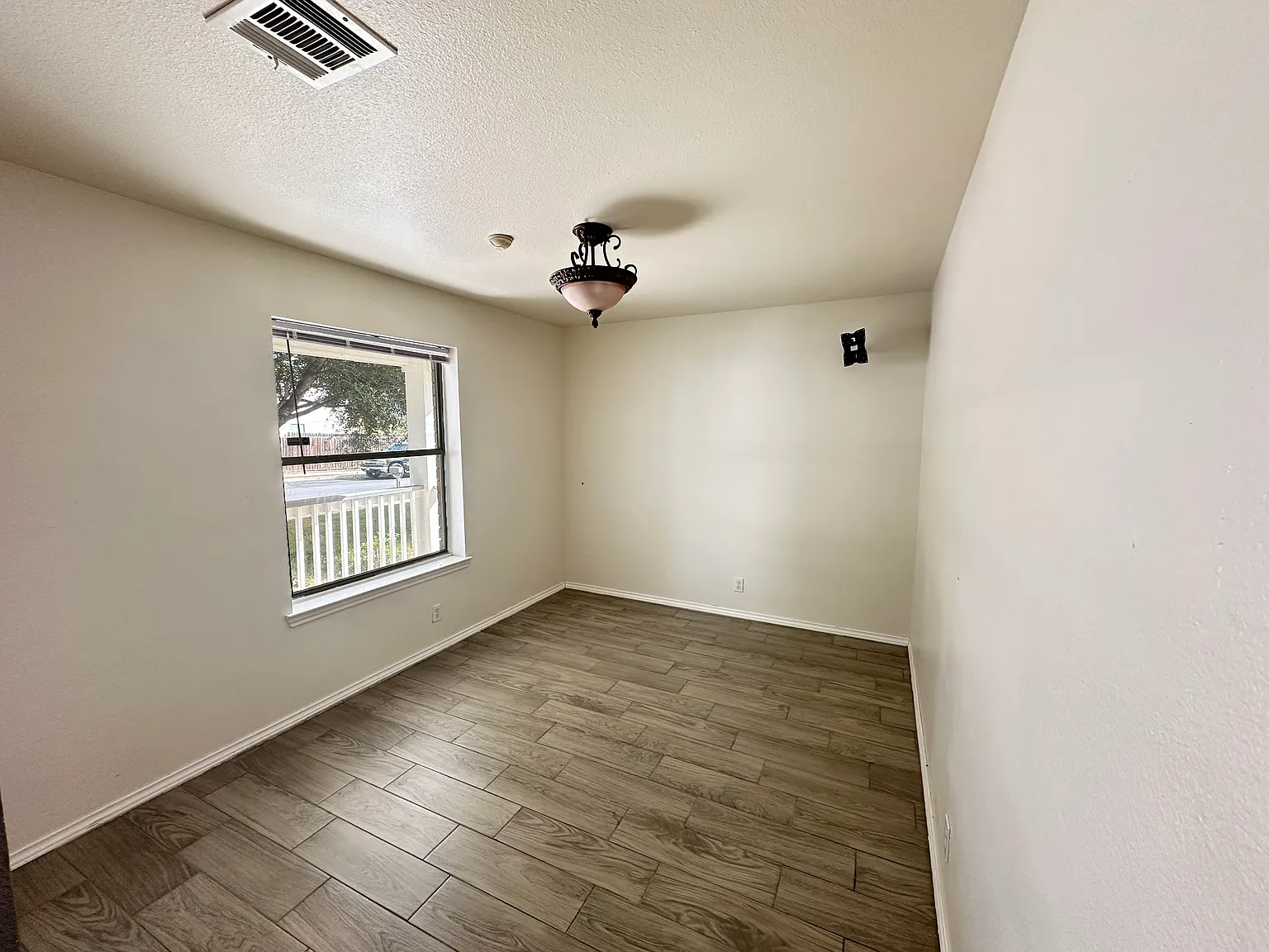 4 bed, 1935 sqft, $1,950 — Photo 3
