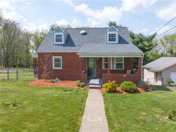 7008 Pennsylvania Ave, Finleyville, PA 15332