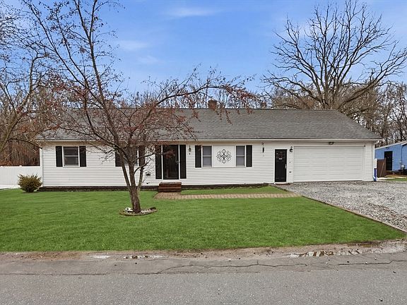 3rd image of 8 Sweet Apple Tree Ln
