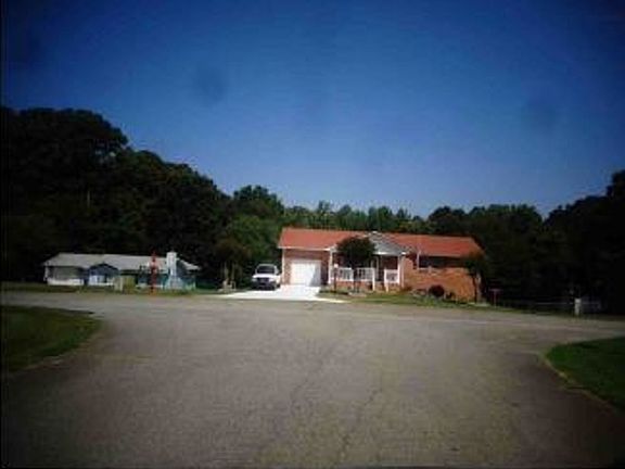 Exterior Neighborhood (street photo)