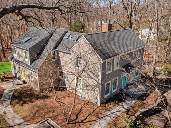 18 W Meadow Road, Setauket, NY 11733