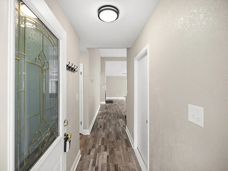3045 Yorktown Cir — Photo 6