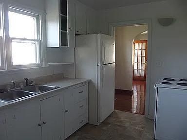 3rd image of 215 E 25th Ave