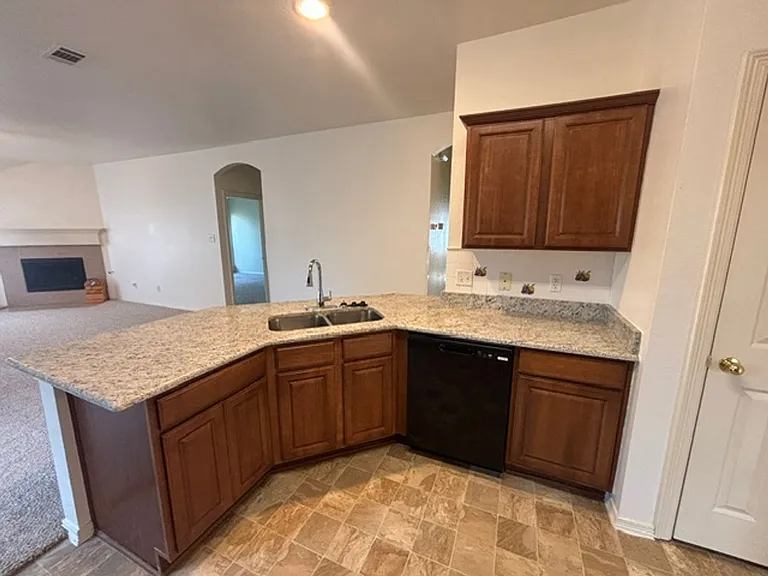 4415 Ashbury Ln — Photo 6