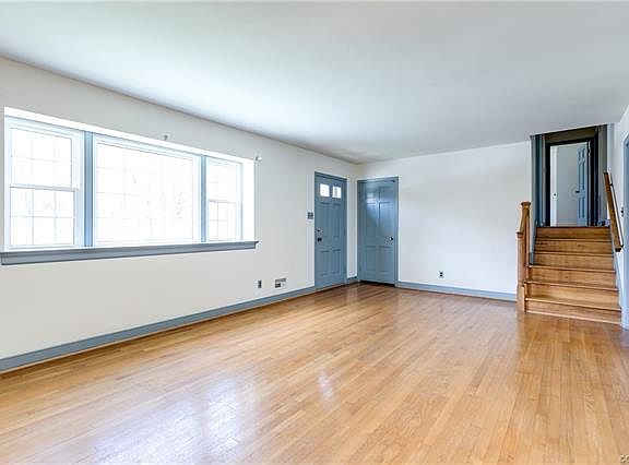5th image of 609 Forkland Dr