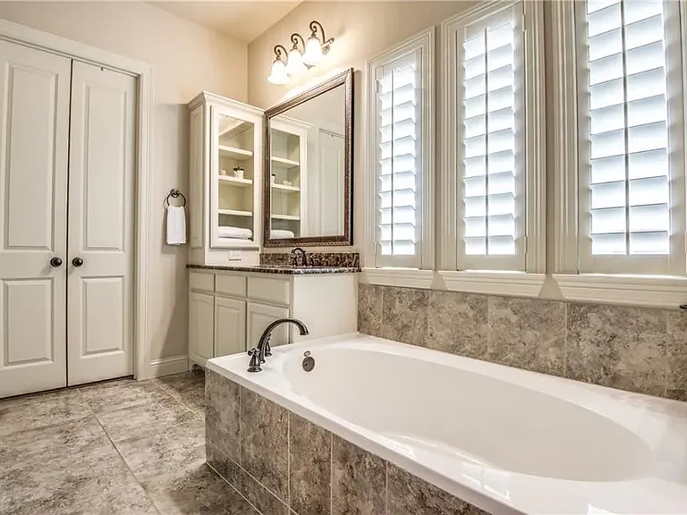 580 Butchart Dr — Photo 21