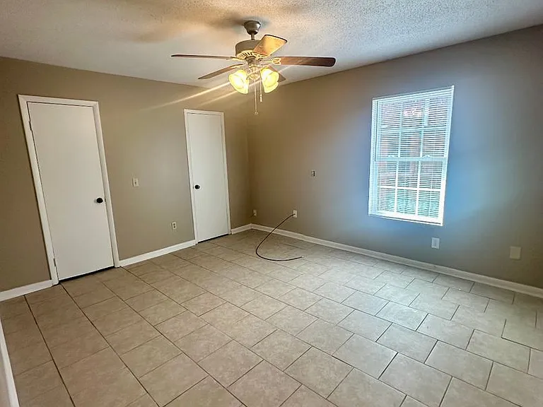 214 Lanier Dr — Photo 6