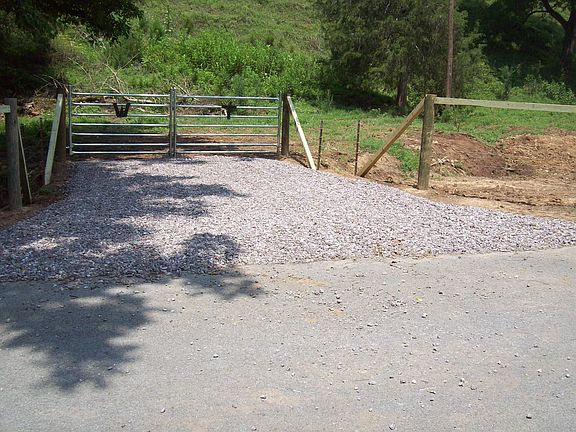 4th image of 2812 Rebel Hollow Rd