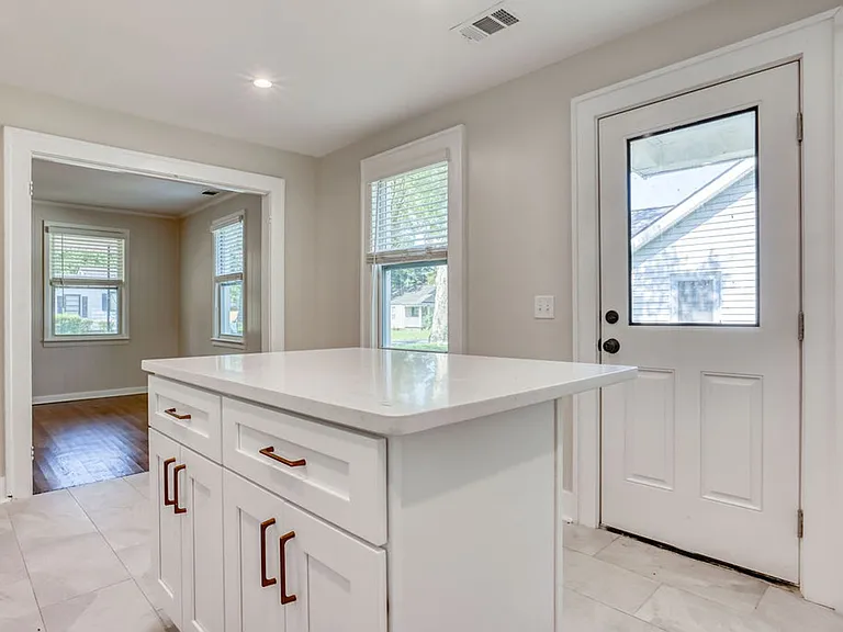 1412 E 33rd St — Photo 14