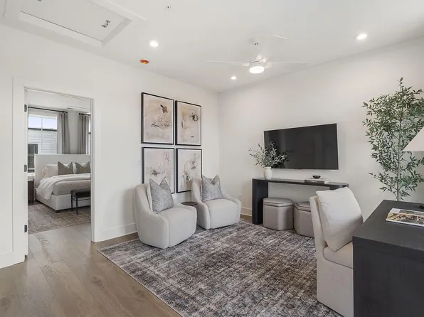 992 Bibbs Cir NW Unit 10, Atlanta, GA 30318