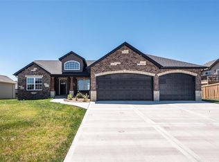 1144 Pisa Dr, Caseyville, IL 62232