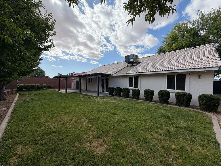 2325 E 350 N — Photo 26