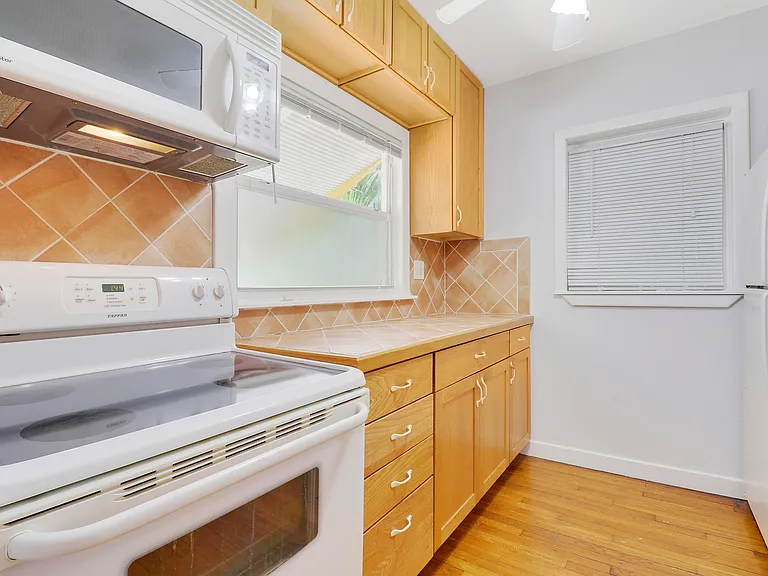 412 N K St — Photo 13