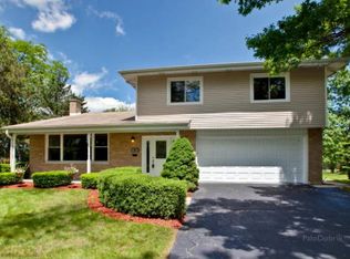 84 Greenbriar Dr, Deerfield, IL 60015