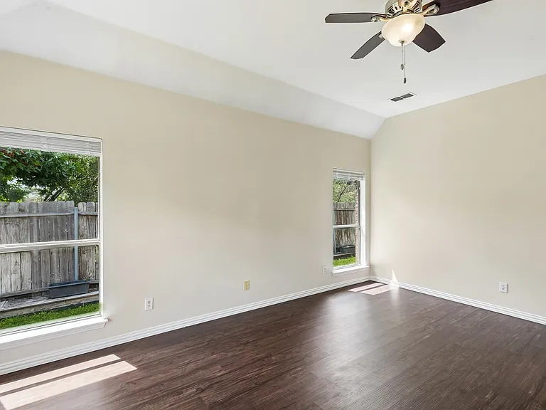 1905 Trevor Ct — Photo 16