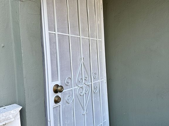 554-1/2 Entry Door