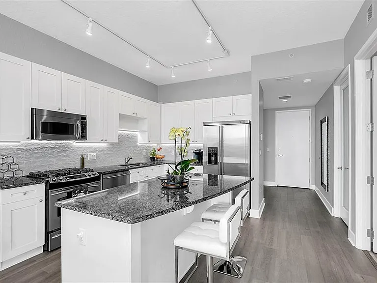 150 E Robinson St #31B — Photo 6