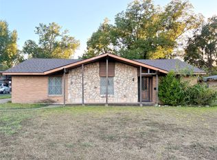 813 Circle Dr, Terrell, TX 75160
