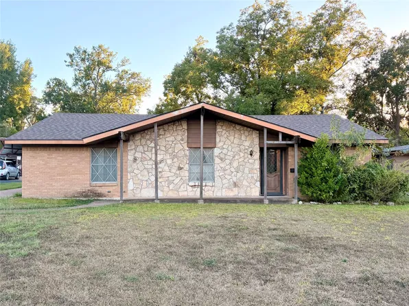 813 Circle Dr, Terrell, TX 75160