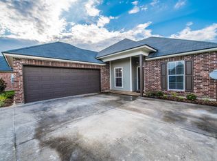 121 Katy Beth Dr, Youngsville, LA 70592